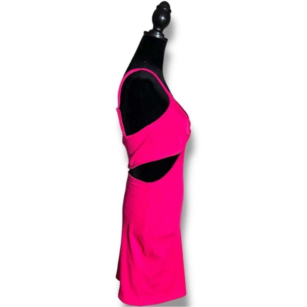 H&M Bold Fuchsia Sleeveless V-Neck Side Cutouts Ribbed Textured Mini Dress - Picture 6 of 15